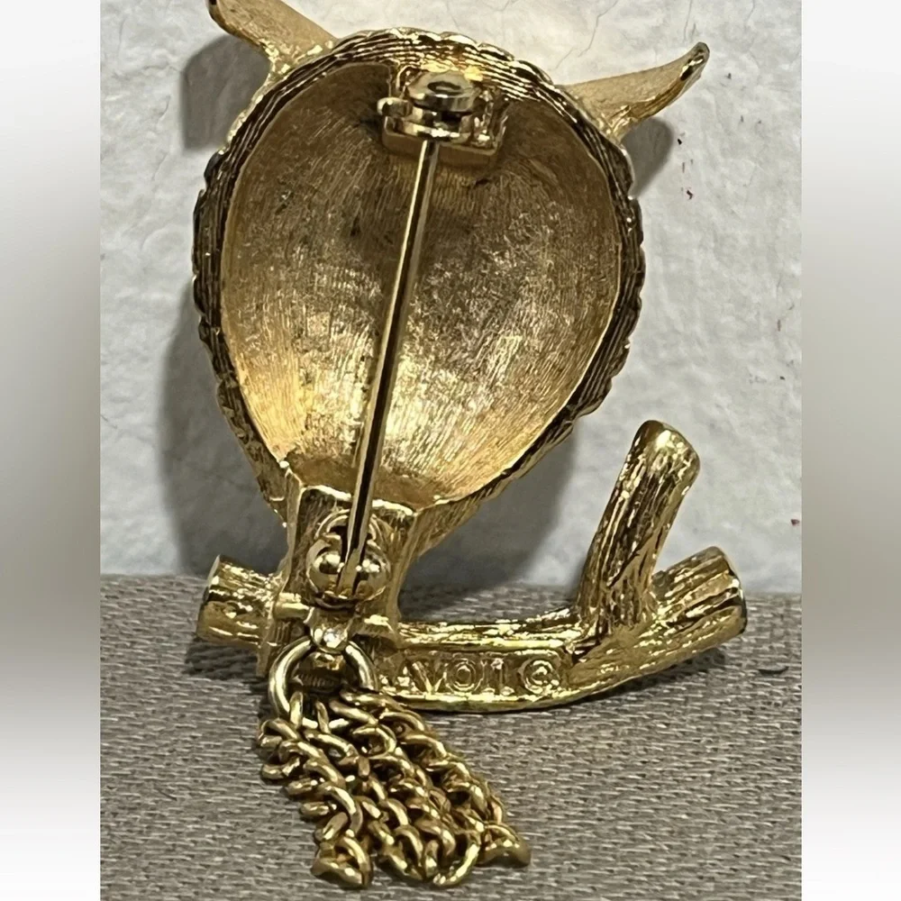 Avon Owl Googly Eyes Brooch 1” X 1.25” Gold Pin Vintage 70s 80s Costume Jewelry